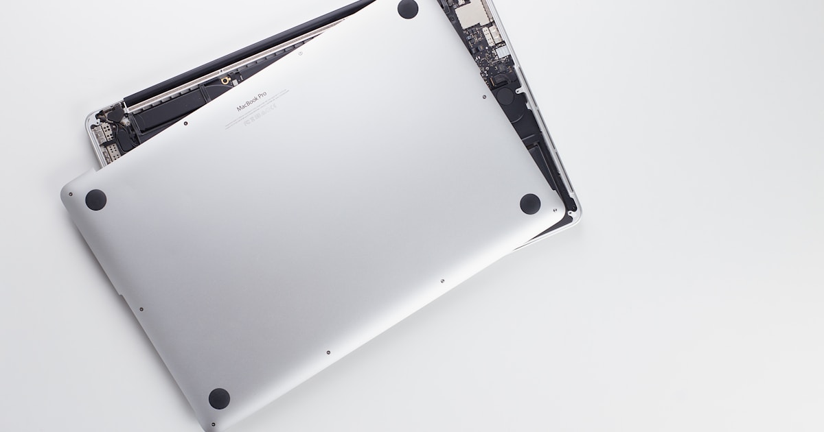 MacBook maye düşmədən sonra təmir